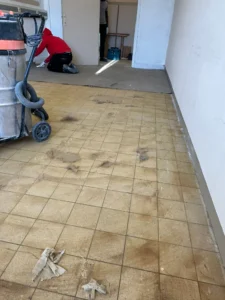 Enlèvement de moquette et rénovation de carrelage 02