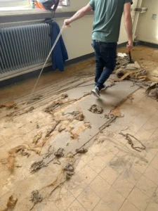 Enlèvement de moquette et rénovation de carrelage 00